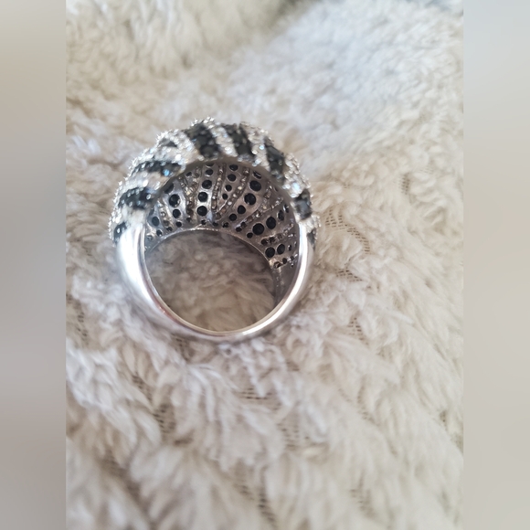 Sofia Vergara Black & White Cubic Zirconia Zebra Print Oversized Ring - Picture 2 of 3